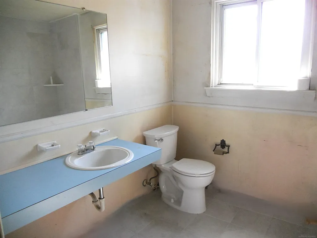 27609 Evelyn Avenue Warren City MI 48093