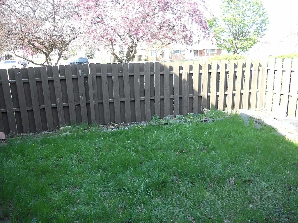 27609 Evelyn Avenue Warren City MI 48093