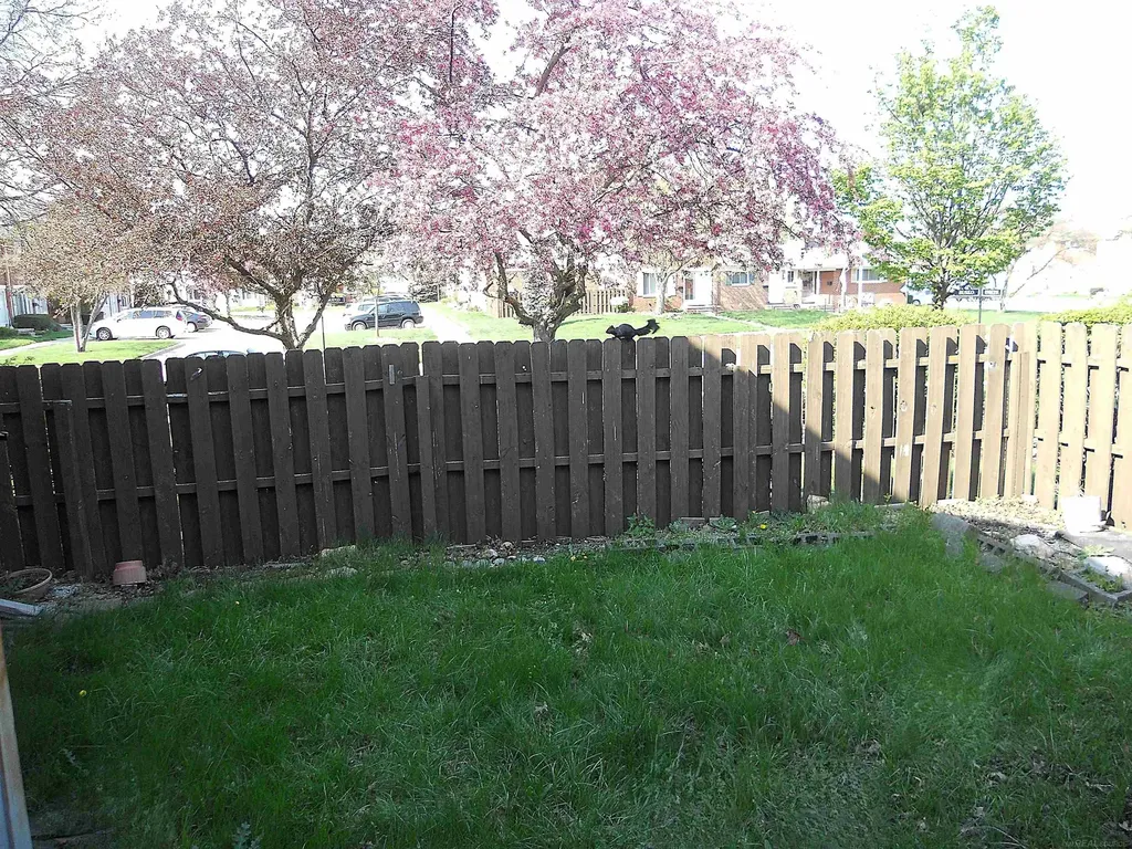 27609 Evelyn Avenue Warren City MI 48093