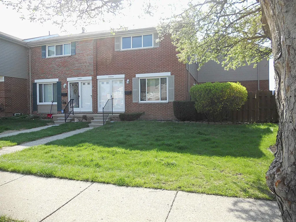 27609 Evelyn Avenue Warren City MI 48093