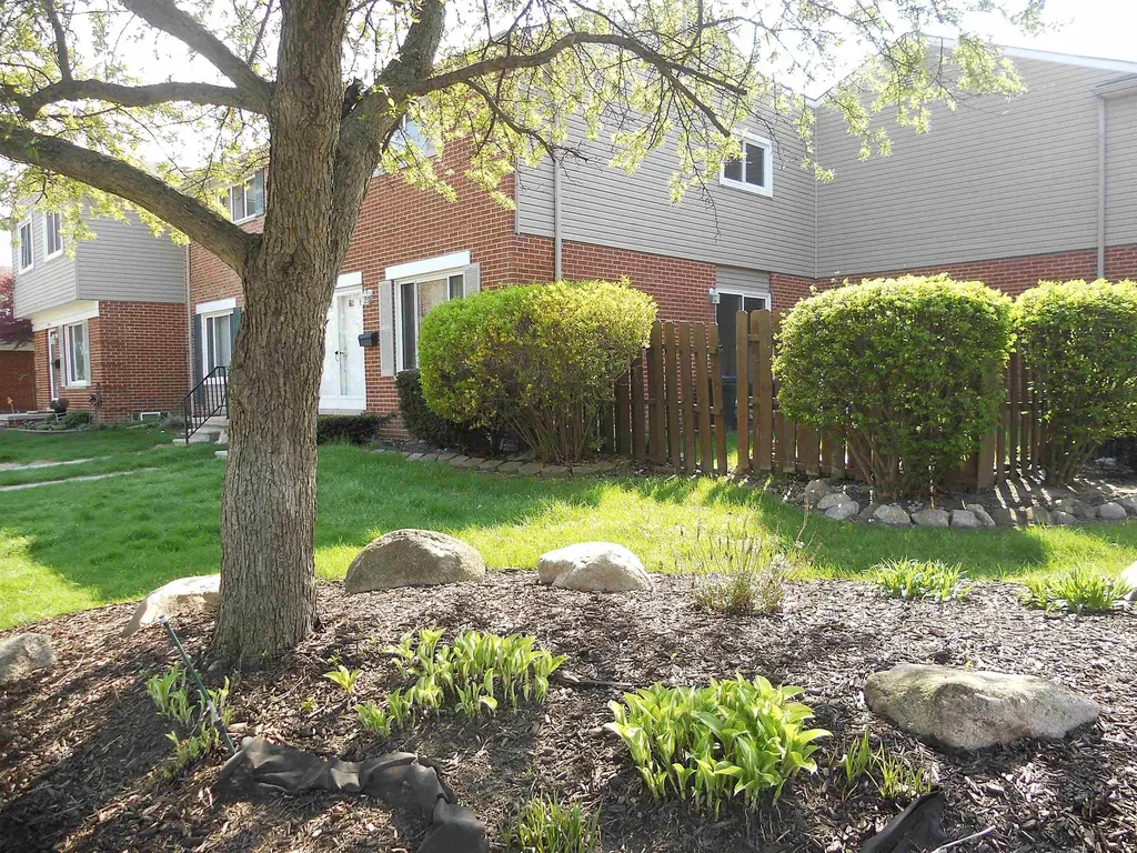 27609 Evelyn Avenue Warren City MI 48093