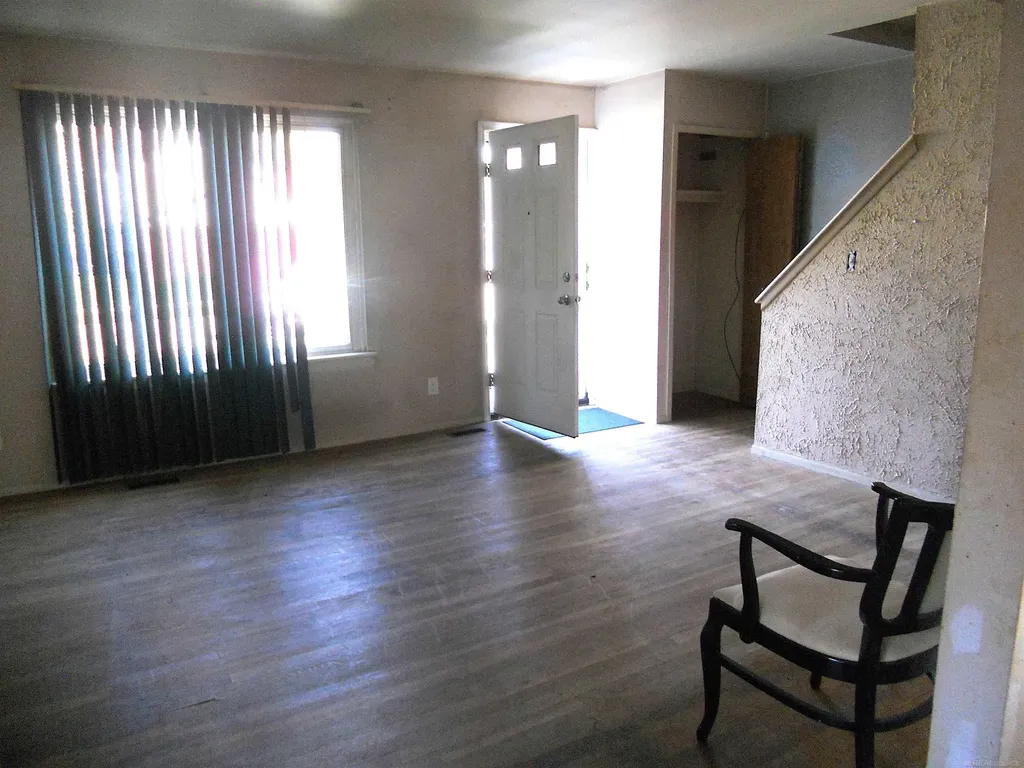 27609 Evelyn Avenue Warren City MI 48093