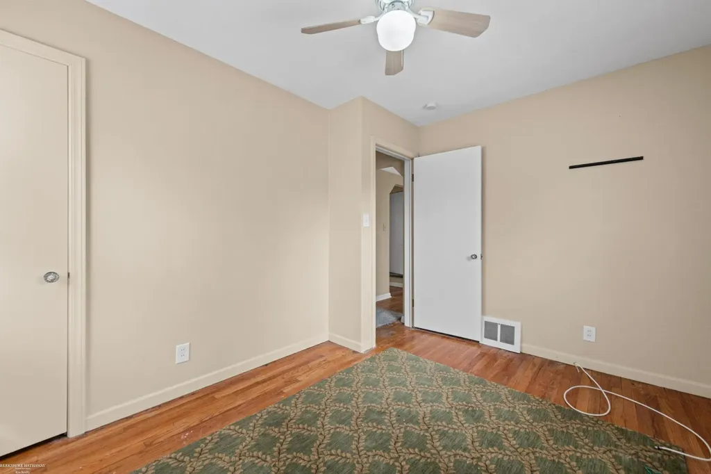 20293 Washtenaw Street Harper Woods City MI 48225