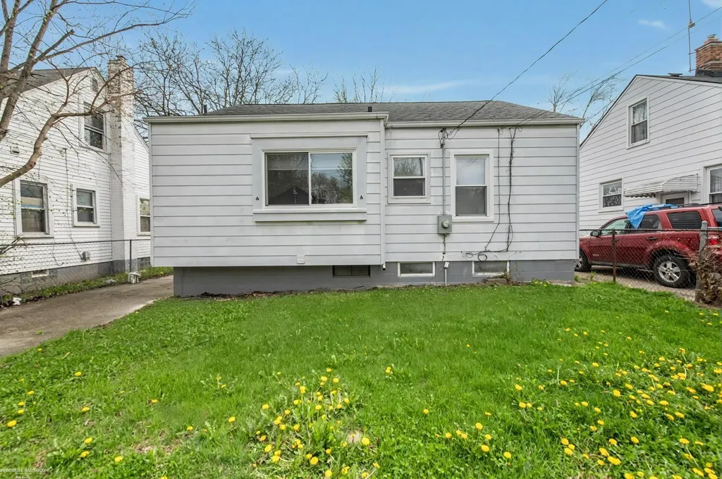 20293 Washtenaw Street Harper Woods City MI 48225