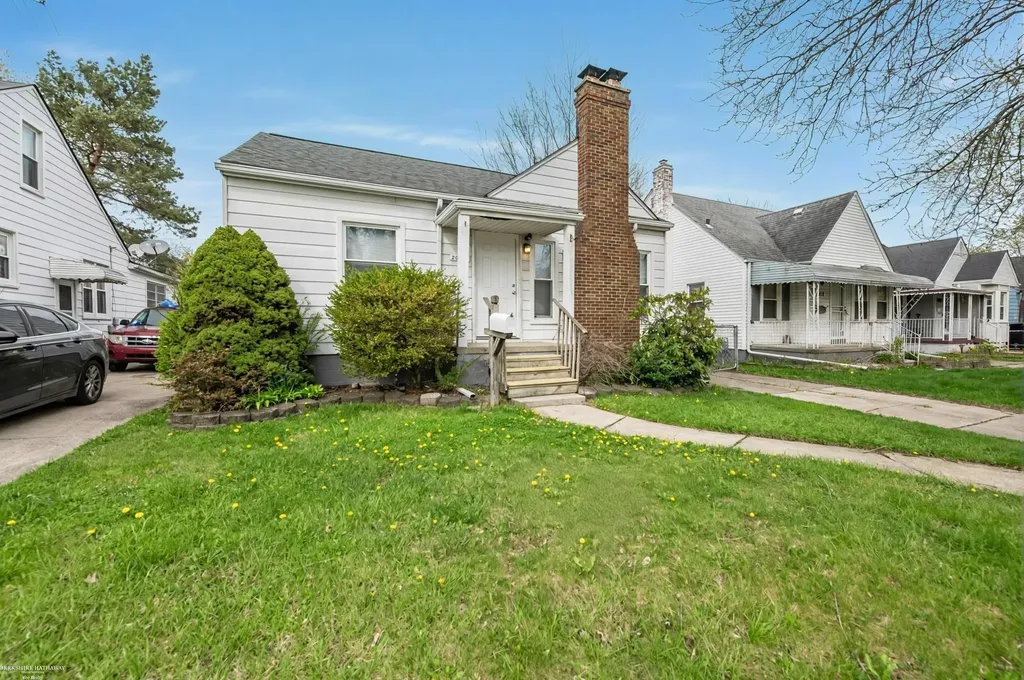 20293 Washtenaw Street Harper Woods City MI 48225