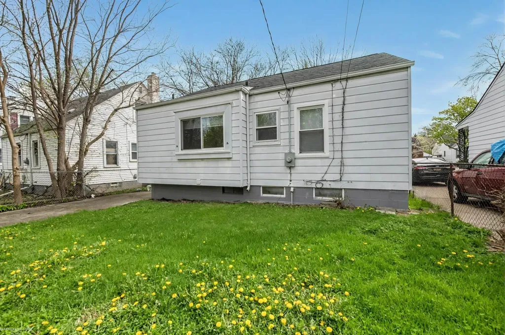 20293 Washtenaw Street Harper Woods City MI 48225