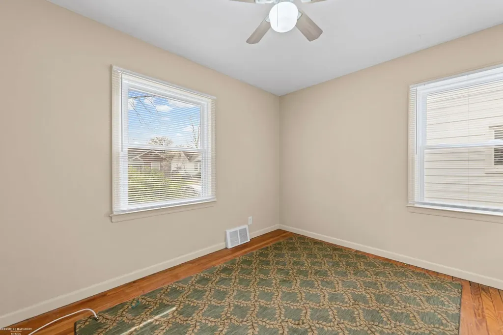 20293 Washtenaw Street Harper Woods City MI 48225