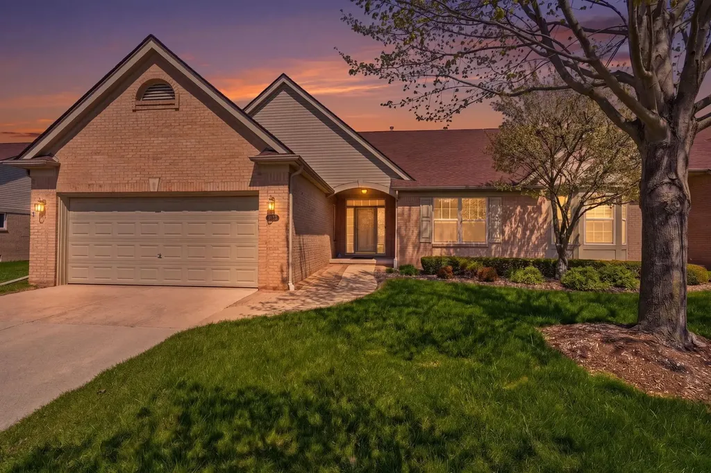 17233 Pond Drive Clinton Charter Township MI 48038