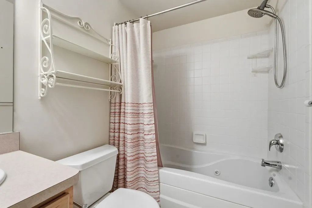 17233 Pond Drive Clinton Charter Township MI 48038