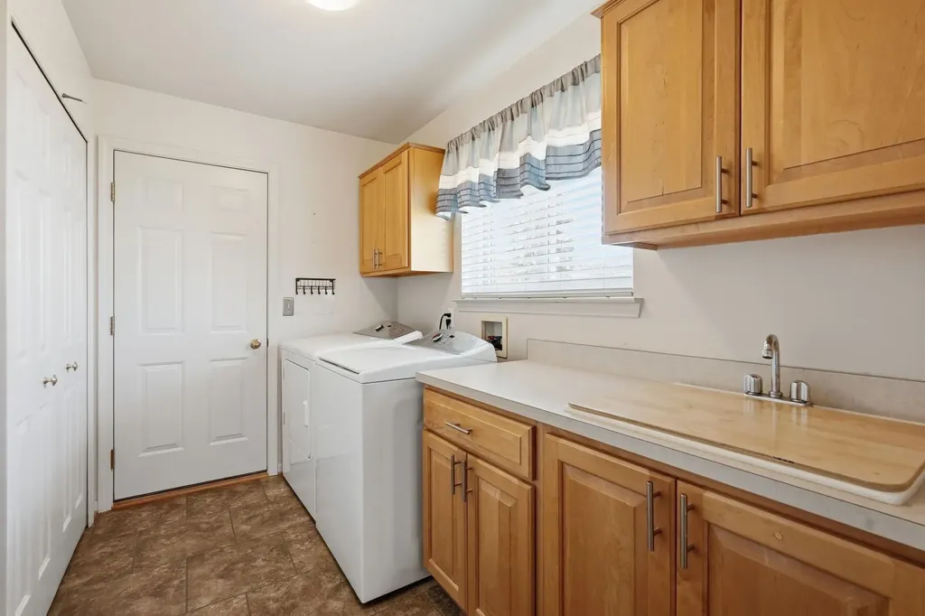 17233 Pond Drive Clinton Charter Township MI 48038
