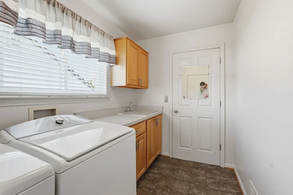 17233 Pond Drive Clinton Charter Township MI 48038