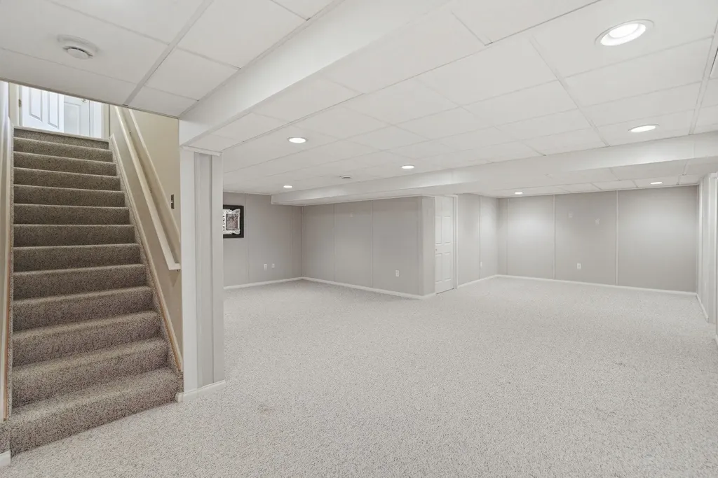 17233 Pond Drive Clinton Charter Township MI 48038