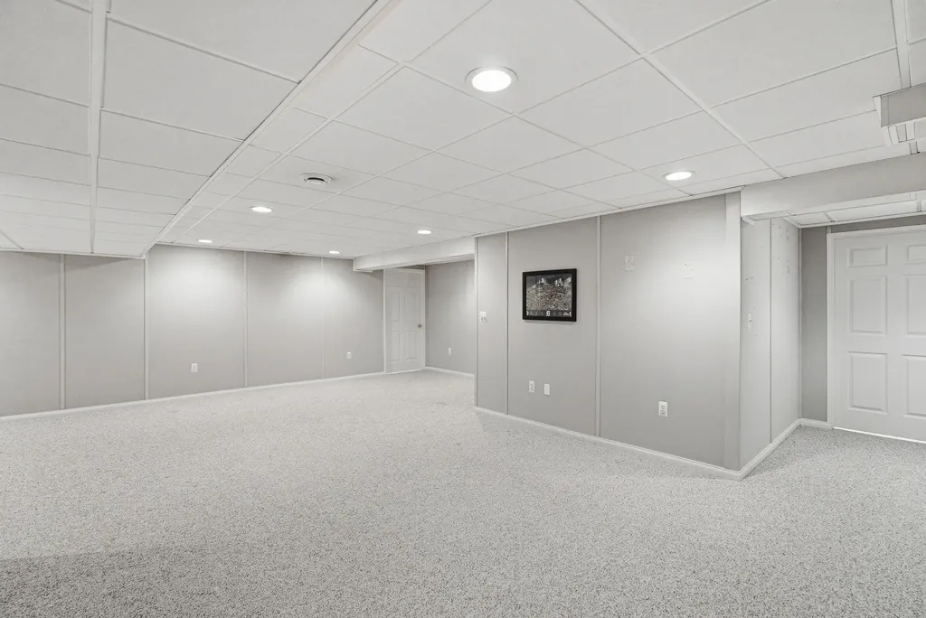 17233 Pond Drive Clinton Charter Township MI 48038