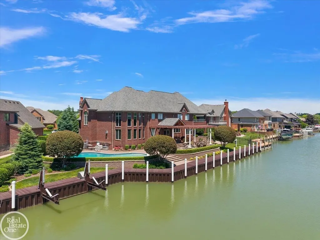 49515 Regatta Street Chesterfield Township MI 48047