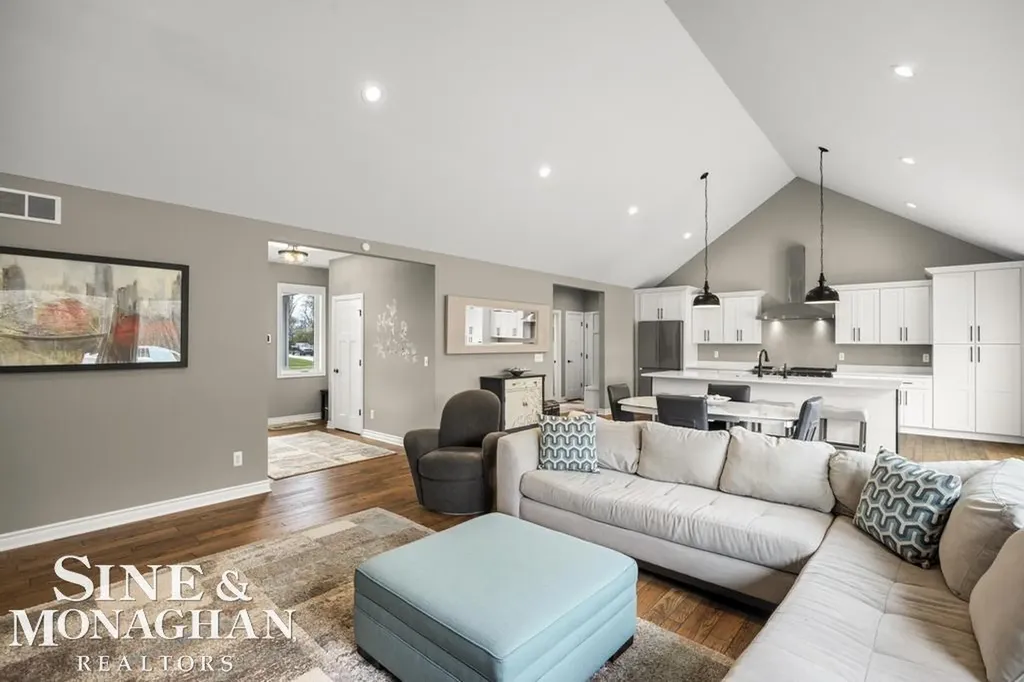 2285 White Hawk Trl Road Marion Township MI 48843