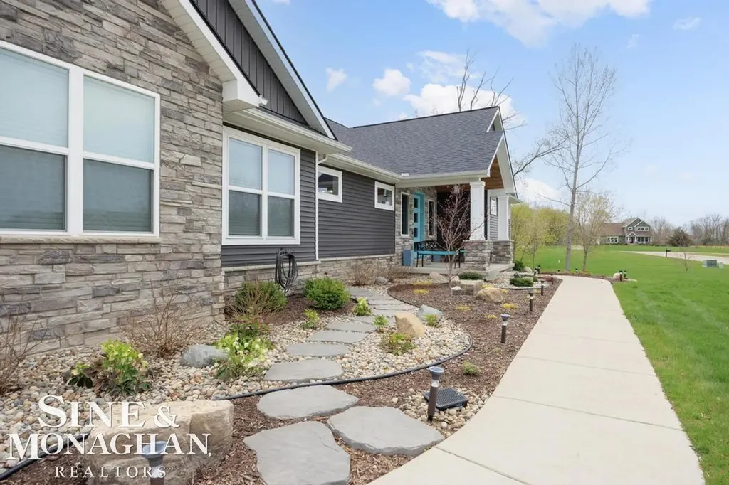 2285 White Hawk Trl Road Marion Township MI 48843