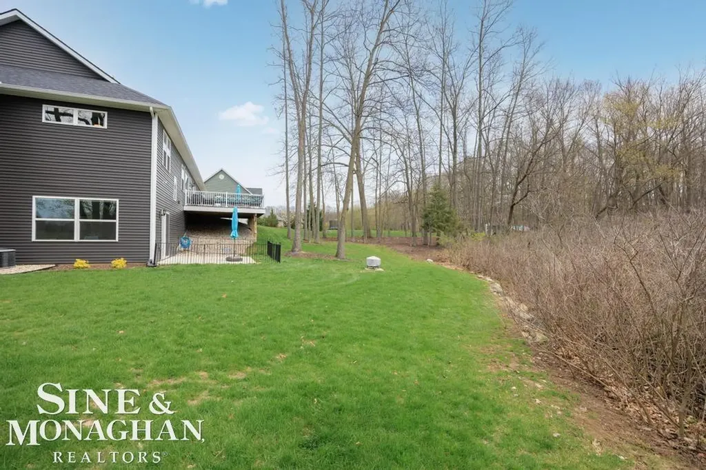 2285 White Hawk Trl Road Marion Township MI 48843