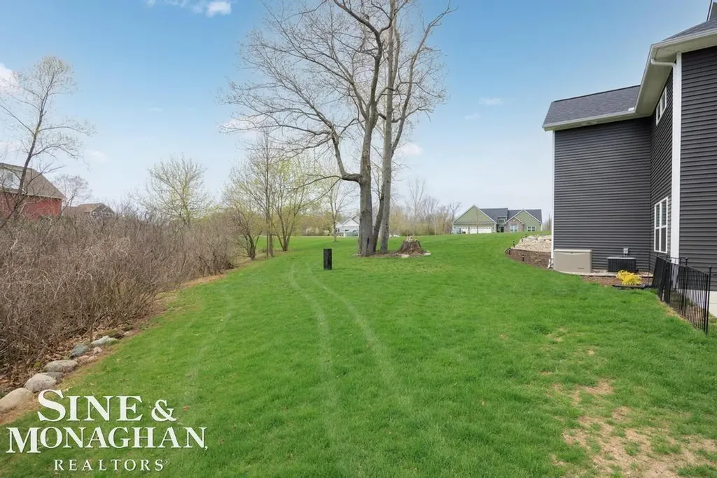 2285 White Hawk Trl Road Marion Township MI 48843