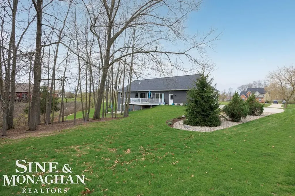2285 White Hawk Trl Road Marion Township MI 48843