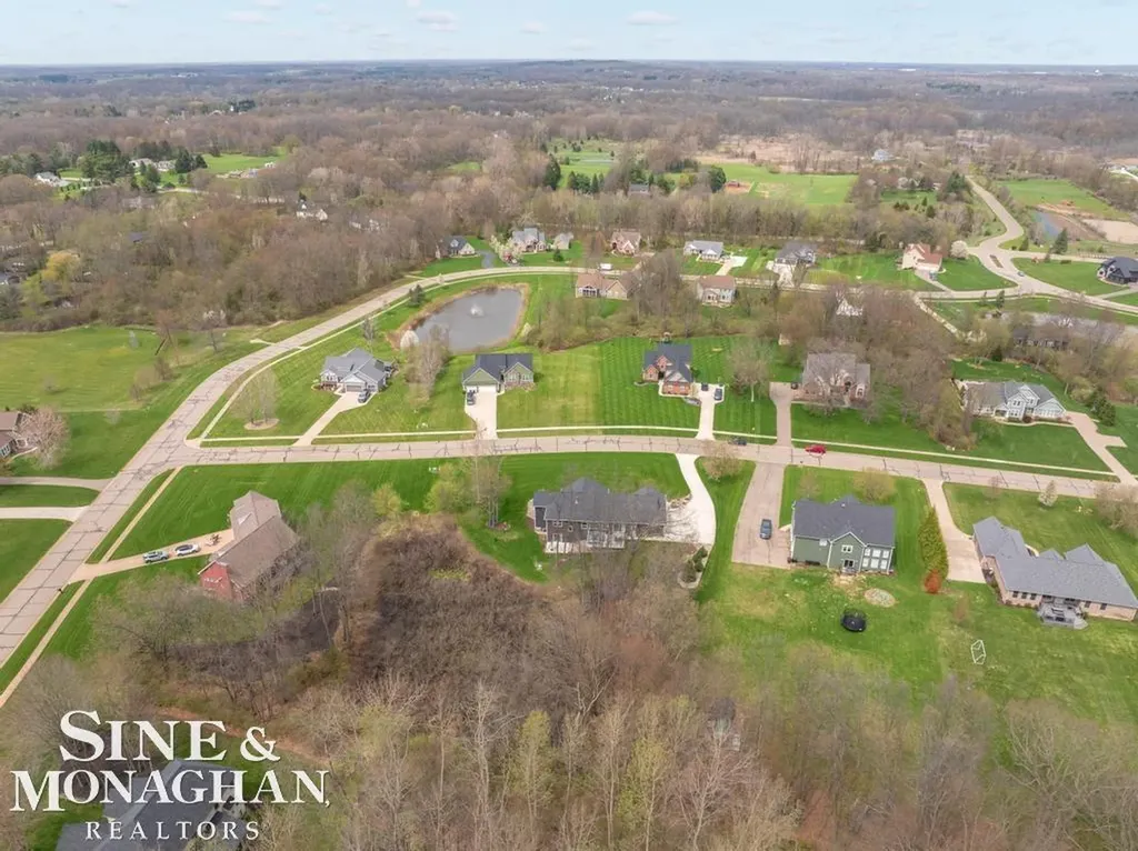 2285 White Hawk Trl Road Marion Township MI 48843