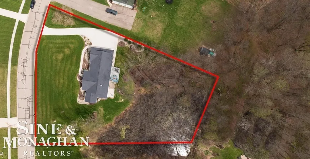 2285 White Hawk Trl Road Marion Township MI 48843