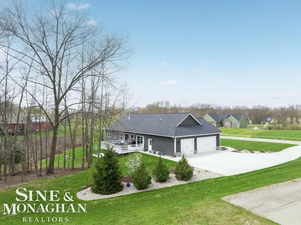 2285 White Hawk Trl Road Marion Township MI 48843