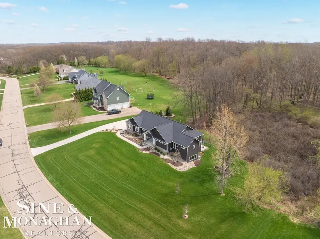 2285 White Hawk Trl Road Marion Township MI 48843