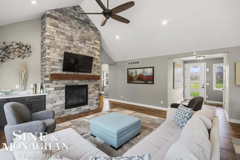 2285 White Hawk Trl Road Marion Township MI 48843