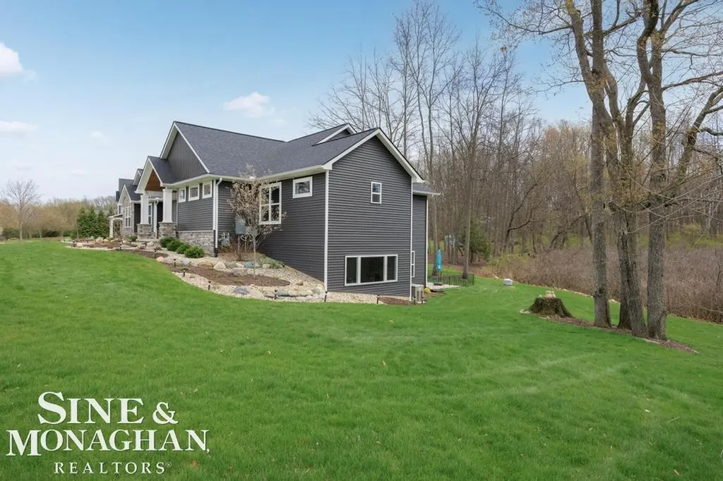 2285 White Hawk Trl Road Marion Township MI 48843