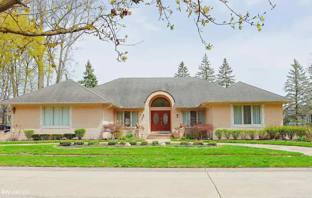 53710 Wellington Drive Shelby Charter Township MI 48315