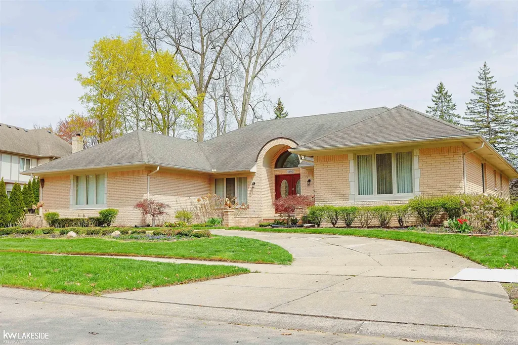 53710 Wellington Drive Shelby Charter Township MI 48315