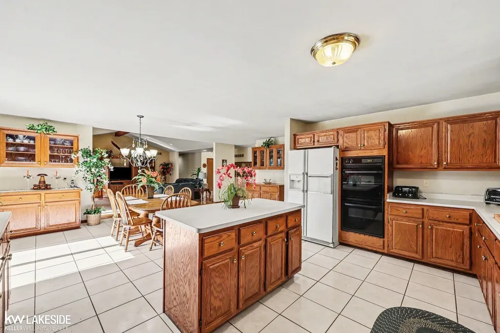 53710 Wellington Drive Shelby Charter Township MI 48315