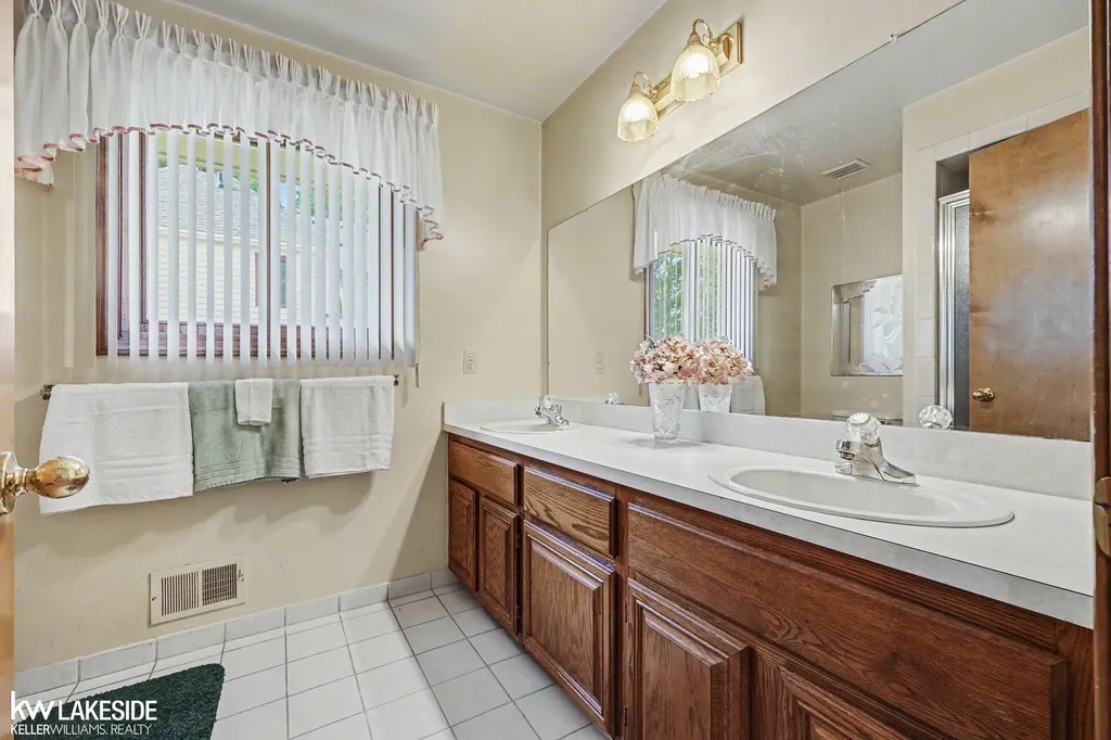 53710 Wellington Drive Shelby Charter Township MI 48315