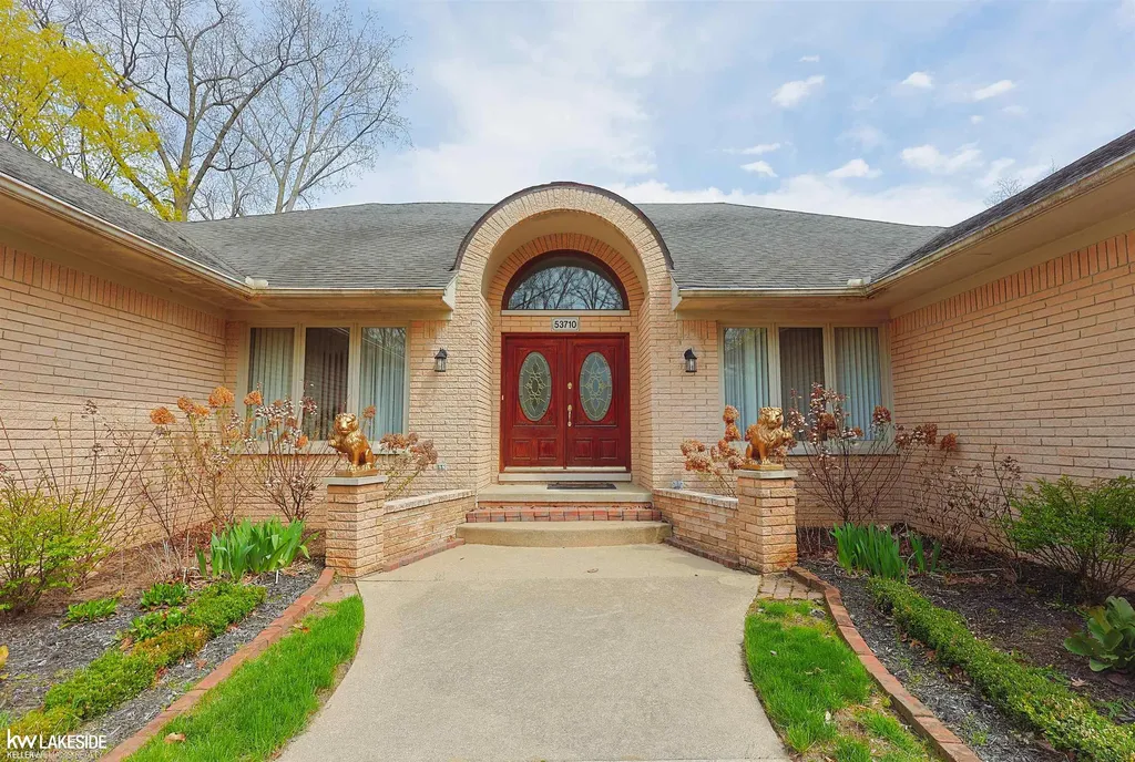 53710 Wellington Drive Shelby Charter Township MI 48315