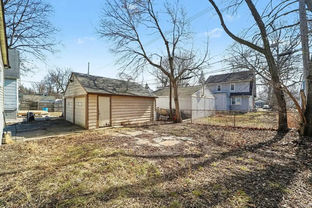 141 W Harry Avenue Hazel Park City MI 48030