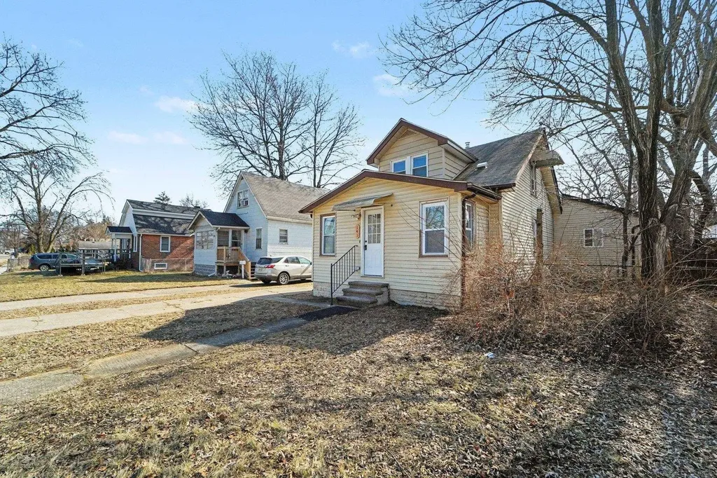 141 W Harry Avenue Hazel Park City MI 48030