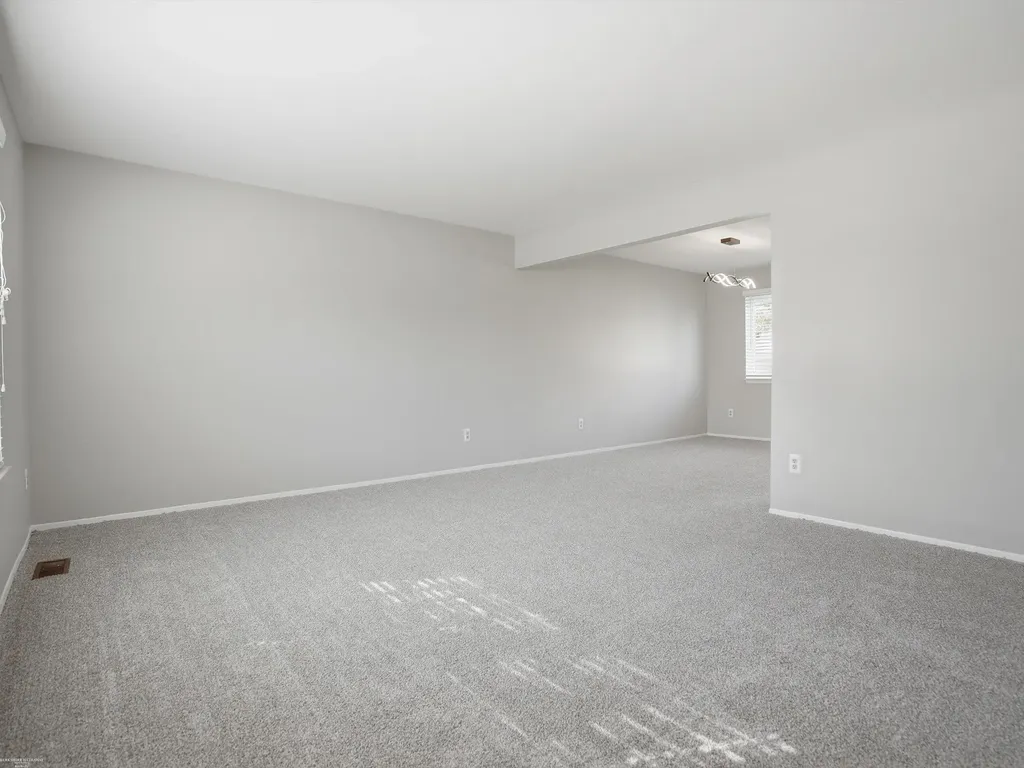 1405 Shaker Drive Troy City MI 48083