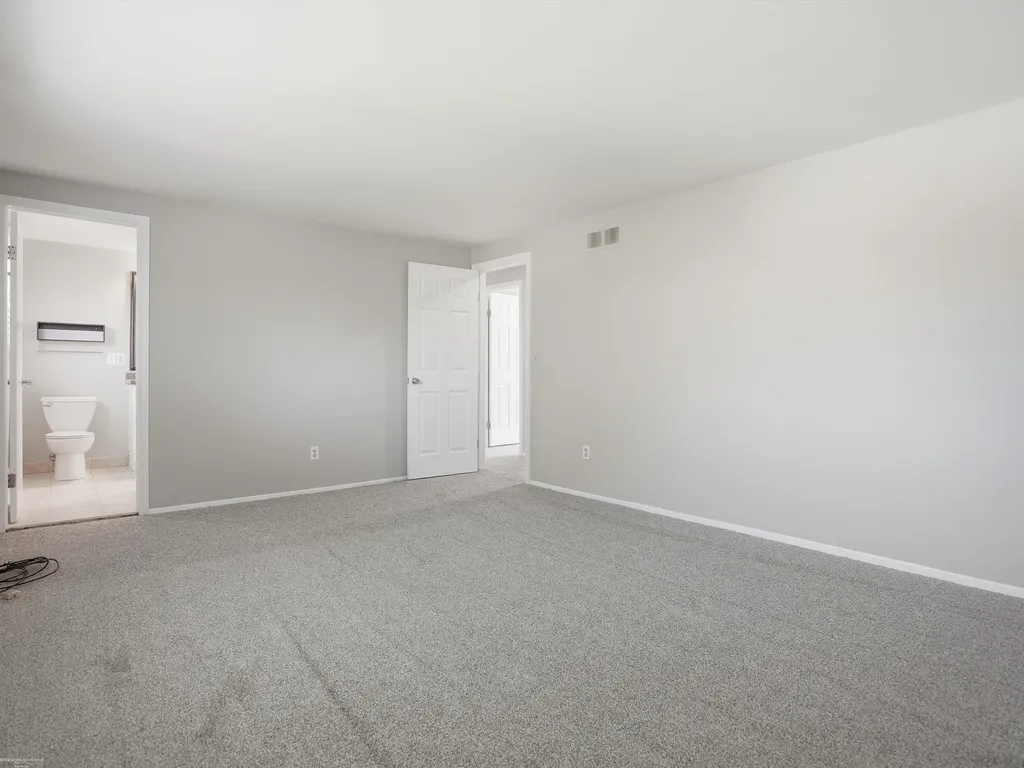 1405 Shaker Drive Troy City MI 48083