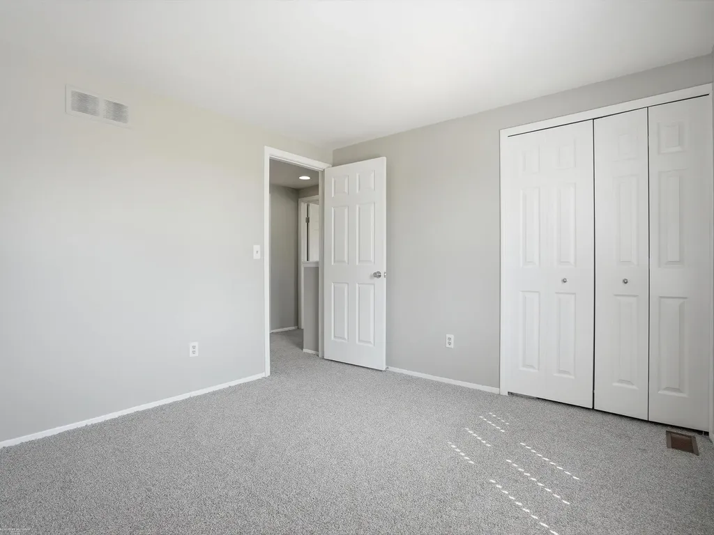 1405 Shaker Drive Troy City MI 48083