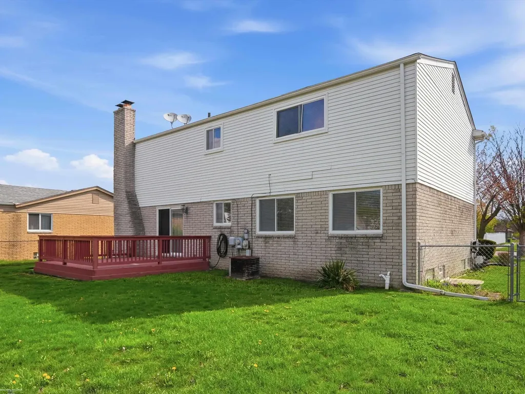 1405 Shaker Drive Troy City MI 48083