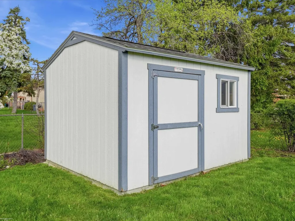 1405 Shaker Drive Troy City MI 48083