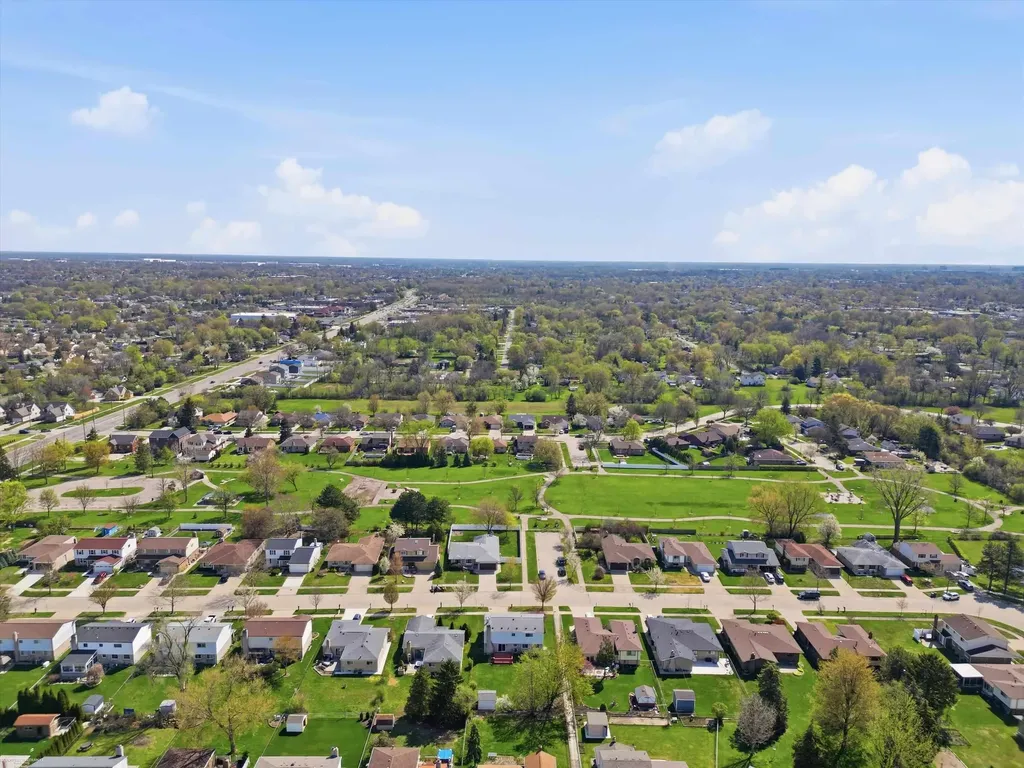 1405 Shaker Drive Troy City MI 48083