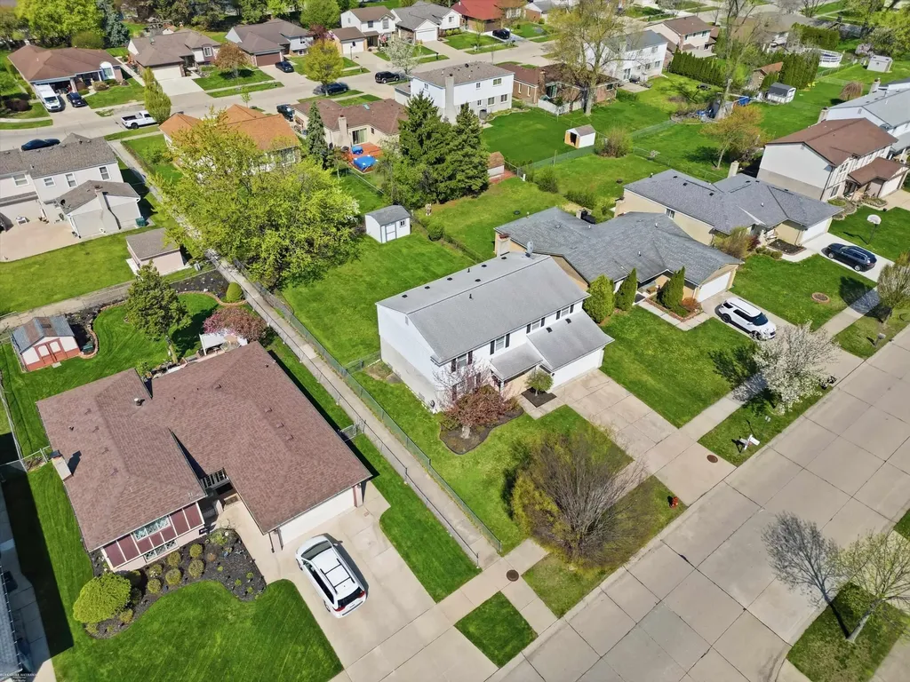 1405 Shaker Drive Troy City MI 48083