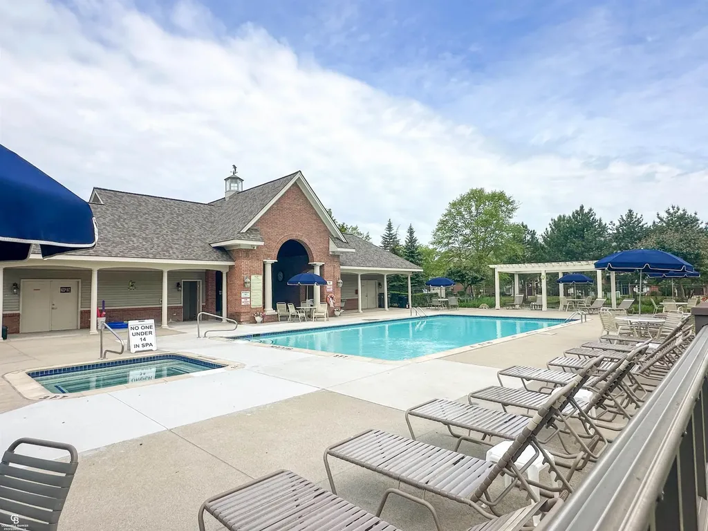 15368 Yale Drive Clinton Charter Township MI 48038