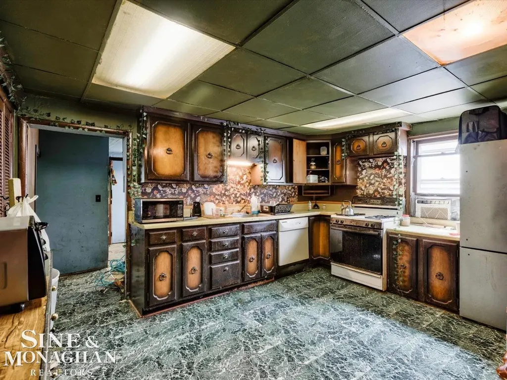 1532 Poplar Street Port Huron City MI 48060
