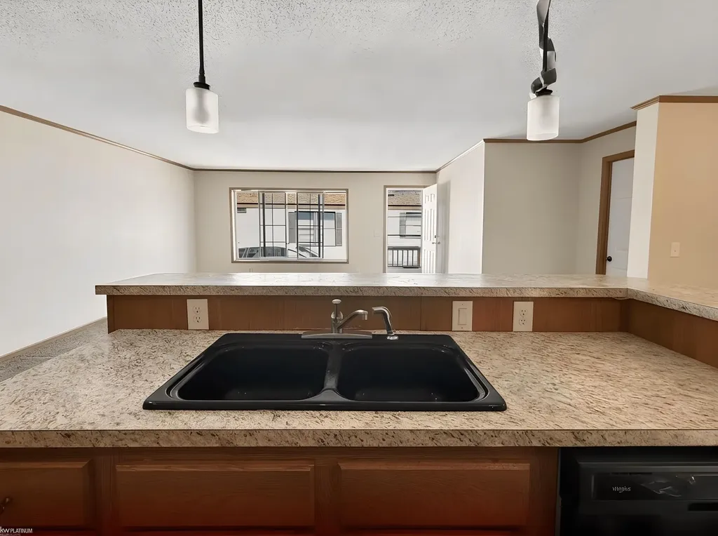 49982 Pennbrook Court Shelby Charter Township MI 48317