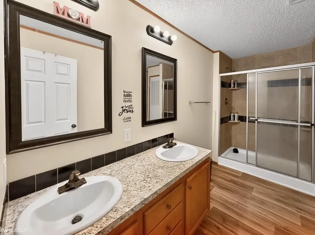 49982 Pennbrook Court Shelby Charter Township MI 48317