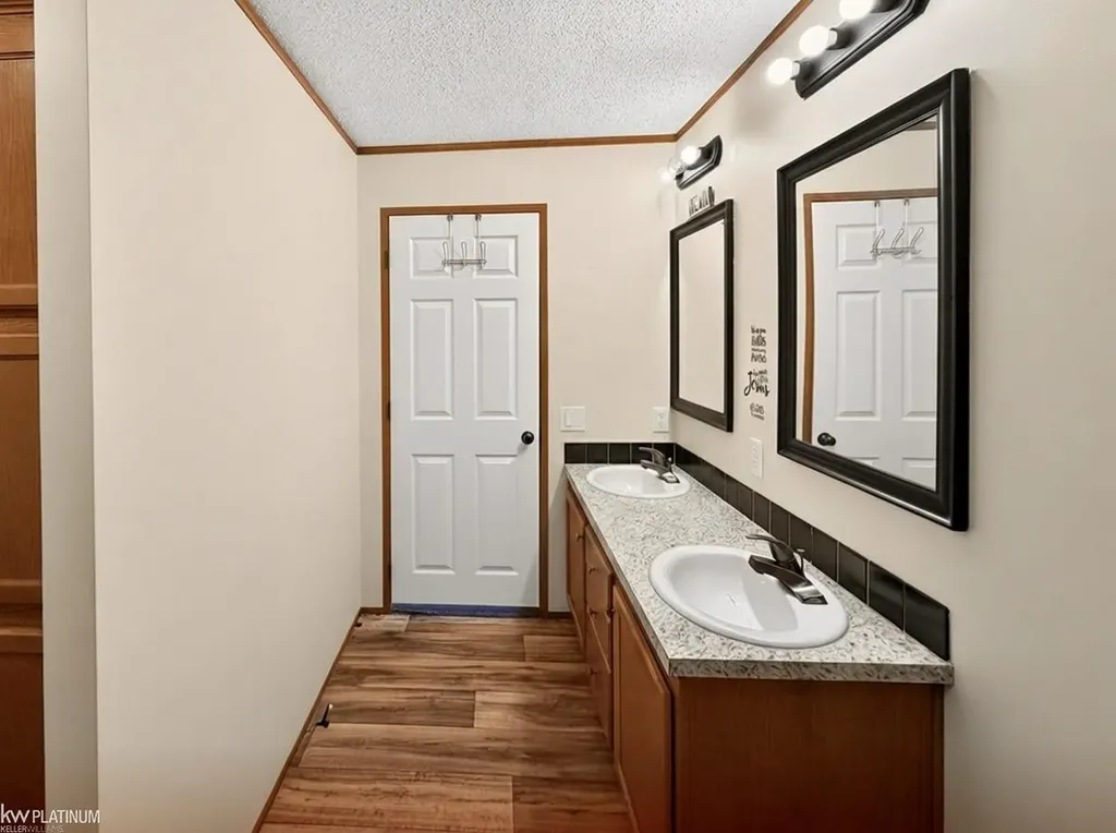 49982 Pennbrook Court Shelby Charter Township MI 48317