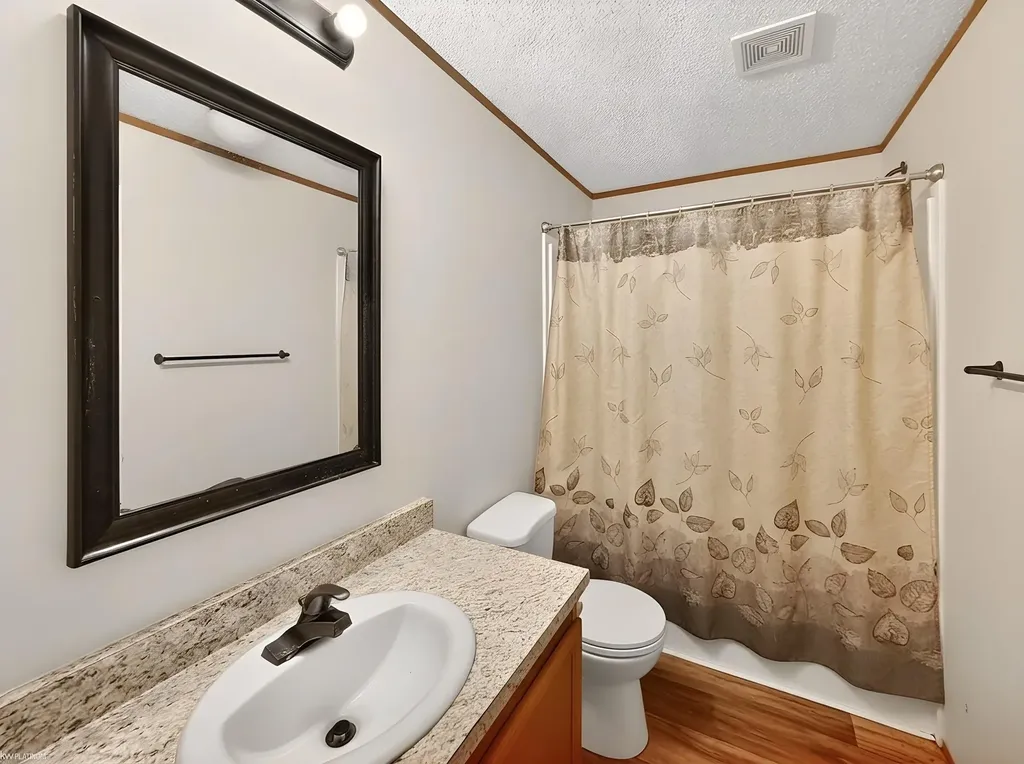49982 Pennbrook Court Shelby Charter Township MI 48317