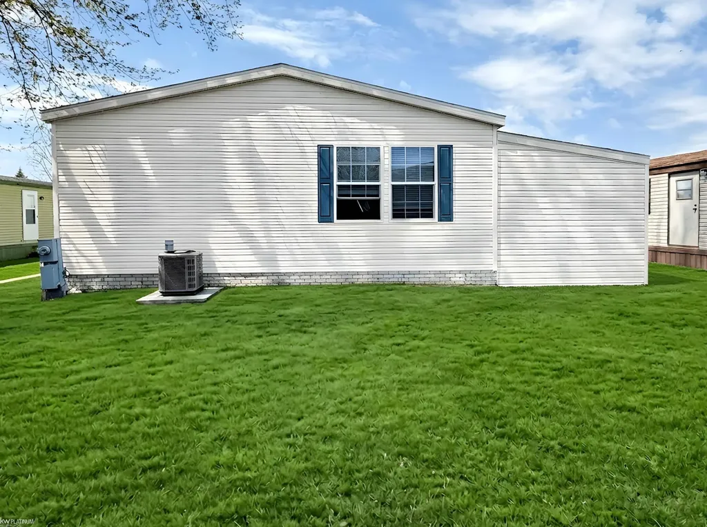 49982 Pennbrook Court Shelby Charter Township MI 48317